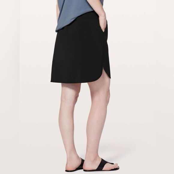 Lululemon On The Fly Mid Rise Luxtreme Skirt 21” With Pockets in Black Size 4 - Picture 2 of 8